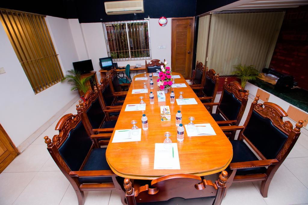 Hotel Golden Deer Dhaka Zewnętrze zdjęcie
