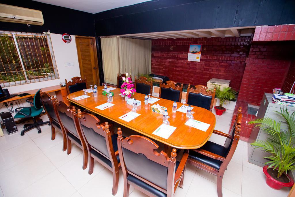 Hotel Golden Deer Dhaka Zewnętrze zdjęcie