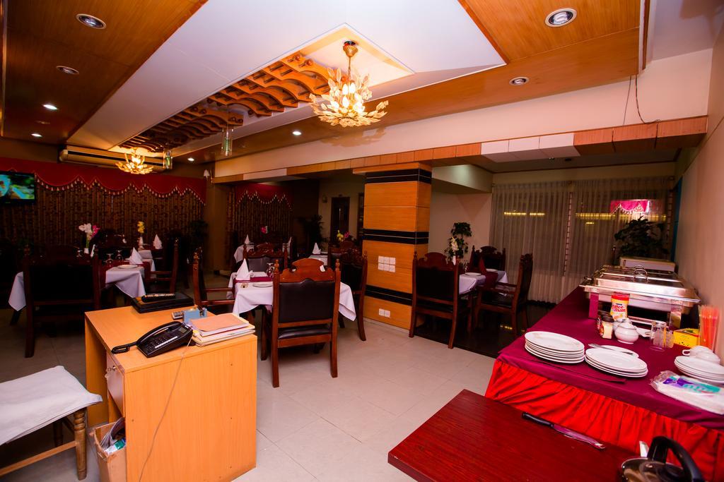 Hotel Golden Deer Dhaka Zewnętrze zdjęcie
