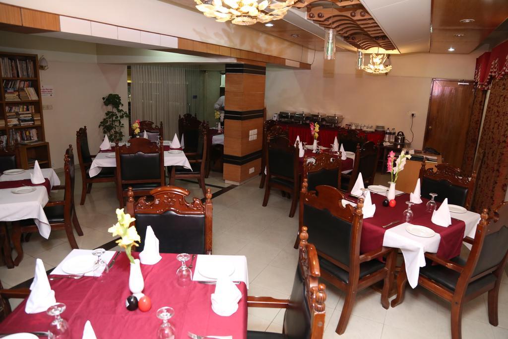 Hotel Golden Deer Dhaka Zewnętrze zdjęcie
